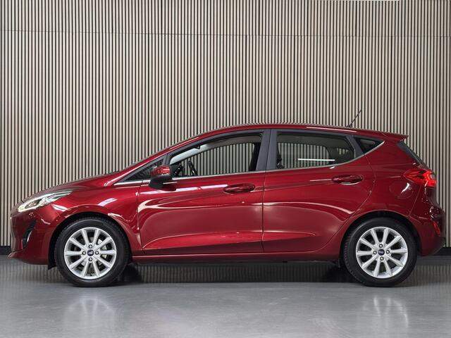 Ford FIESTA 100pk Titanium Navigatie Climat Cruise Trekhaak Parkeersensoren Dealeronderhouden 5drs