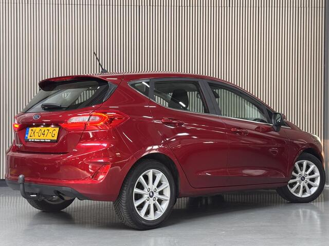Ford FIESTA 100pk Titanium Navigatie Climat Cruise Trekhaak Parkeersensoren Dealeronderhouden 5drs