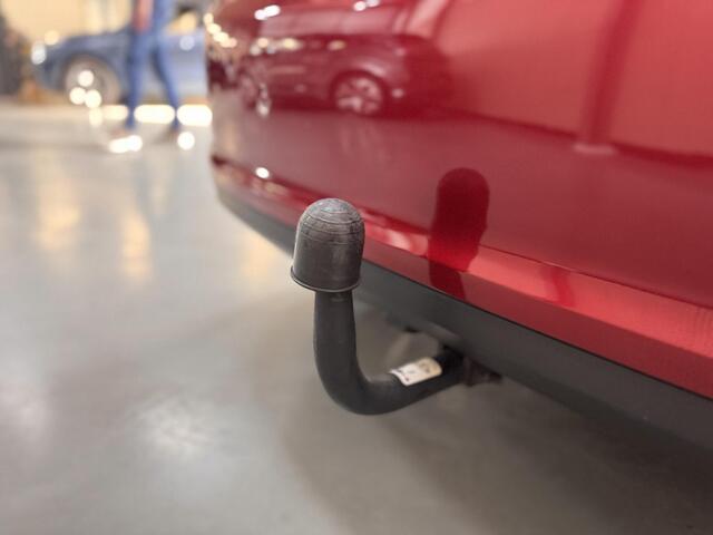 Ford FIESTA 100pk Titanium Navigatie Climat Cruise Trekhaak Parkeersensoren Dealeronderhouden 5drs