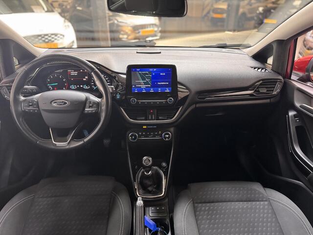 Ford FIESTA 100pk Titanium Navigatie Climat Cruise Trekhaak Parkeersensoren Dealeronderhouden 5drs