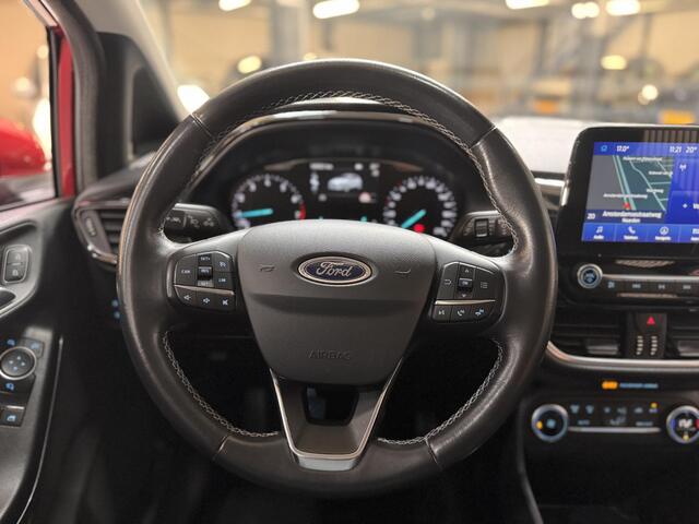 Ford FIESTA 100pk Titanium Navigatie Climat Cruise Trekhaak Parkeersensoren Dealeronderhouden 5drs