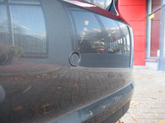 Ford FIESTA 1.1 Connected | Clima-Airco | Apple Carplay | Stoelverwarming | Incl. BOVAG Garantie | Parkeersensoren | LED Dagrijverlichting | DAB+ |