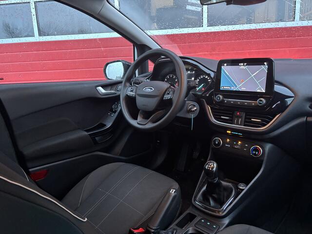 Ford FIESTA 1.1 Trend CARPLAY / NAVI / AIRCO / PDC / DAB+ / ZWART DAK / NL-AUTO