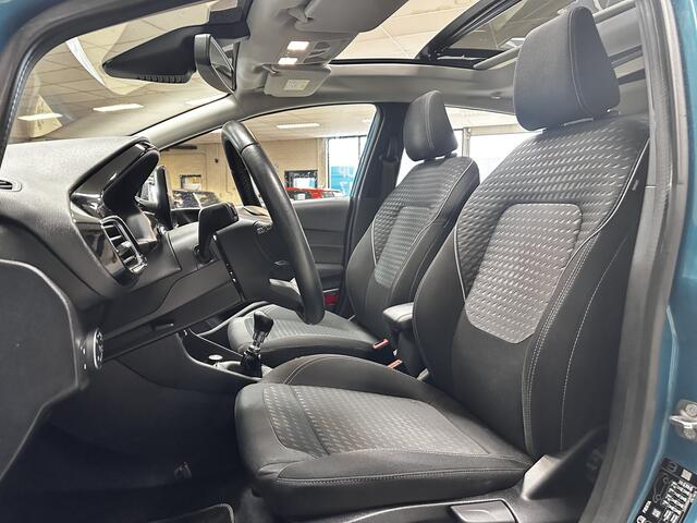 Ford FIESTA 1.0 EcoBoost Titanium/ DEALER ONDERHOUDEN!/ B&O/ Camera/ 17'' LMV/ Keyless/ Lane-Assist./ Panorama-Dak/ PDC V+A/ Chroom/ Apple + Android/ DAB+/ Navi/ Clima/ Cruise/ Multi. LEDER. Stuur/ Mistl.