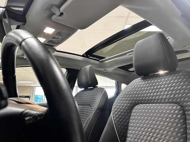 Ford FIESTA 1.0 EcoBoost Titanium/ DEALER ONDERHOUDEN!/ B&O/ Camera/ 17'' LMV/ Keyless/ Lane-Assist./ Panorama-Dak/ PDC V+A/ Chroom/ Apple + Android/ DAB+/ Navi/ Clima/ Cruise/ Multi. LEDER. Stuur/ Mistl.