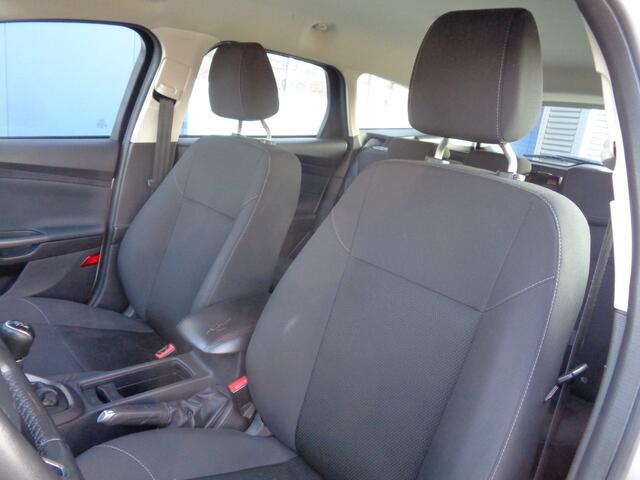 Ford FOCUS Wagon 1.0 Trend 101PK Clima Cruise Navi Trekkaak LMV NL-Auto