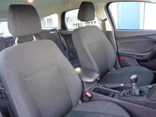 Ford FOCUS Wagon 1.0 Trend 101PK Clima Cruise Navi Trekkaak LMV NL-Auto