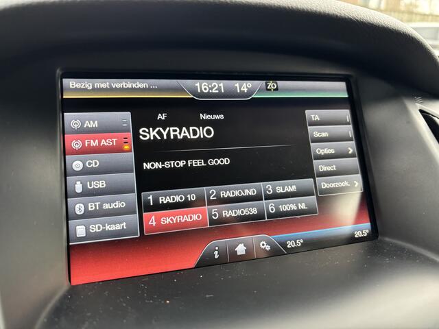 Ford FOCUS Wagon 1.0 Turbo Titanium Navigatie / Stoelverwarming / All-Seasons