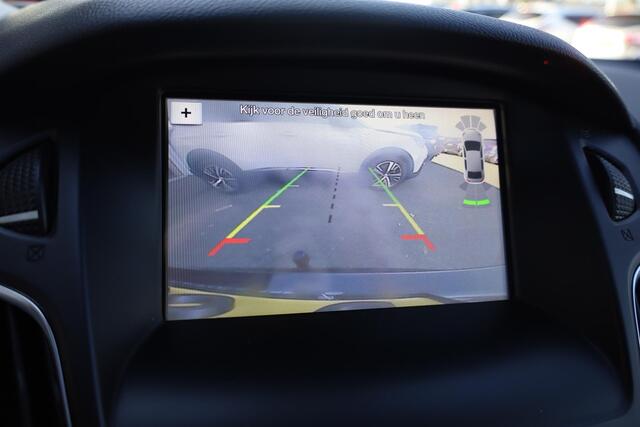Ford FOCUS Wagon 1.5 Titanium CAMERA TREKHAAK NAVI 17"LMV RUIT/STOEL/STUURVERWARMING HALFLEER 2xPDC NAP