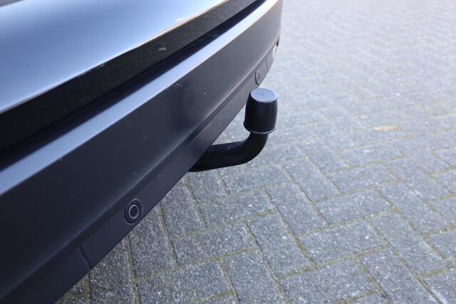 Ford FOCUS Wagon 1.5 Titanium CAMERA TREKHAAK NAVI 17"LMV RUIT/STOEL/STUURVERWARMING HALFLEER 2xPDC NAP