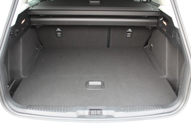 Ford FOCUS Wagon 1.0-125pk EcoBoost Mild-hybrid Titanium. Mooie, ruime, luxe en comfortabele Ford Focus wagon. Volautm. airco dual, camera, easy entry/easy go, stoel-, stuur- en voorraamverw., cruise control, Isofix, side- en lane assist, parkeersensoren v+a, LM wie