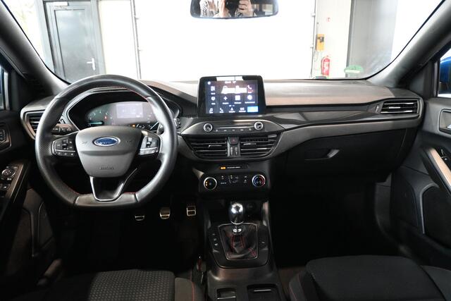 Ford FOCUS Wagon 1.0 EcoBoost ST Line Business Navigatie 1e Eigenaar Airco LED Cruise control Goed Onderhouden Inruil Mogelijk!