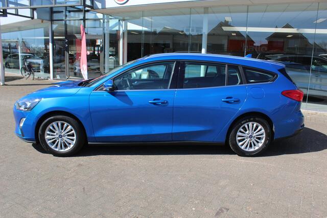 Ford FOCUS Wagon 1.0-125pk EcoBoost Mild-Hybrid Titanium. Mooie, ruime, luxe en comfortabele Ford Focus wagon. Volautm. airco dual, camera, stoel-, stuur- en voorraamverw., easy entry/easy go, cruise control, Isofix, side- en lane assist, parkeersensoren v+a, LM wie