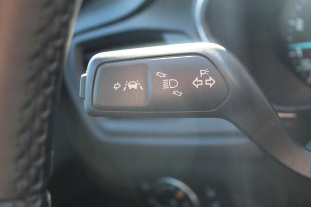 Ford FOCUS Wagon 1.0-125pk EcoBoost Mild-Hybrid Titanium. Mooie, ruime, luxe en comfortabele Ford Focus wagon. Volautm. airco dual, camera, stoel-, stuur- en voorraamverw., easy entry/easy go, cruise control, Isofix, side- en lane assist, parkeersensoren v+a, LM wie