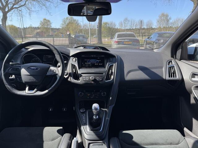 Ford FOCUS 2.3 RS / Milltek / Recaro Schaalstoelen / Camera / 19'' / Stuurverwarming / DAB / Cruise Control