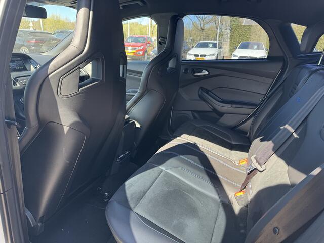 Ford FOCUS 2.3 RS / Milltek / Recaro Schaalstoelen / Camera / 19'' / Stuurverwarming / DAB / Cruise Control