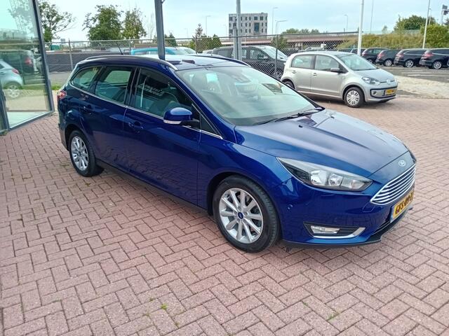 Ford FOCUS Wagon 1.5 Titanium Automaat 150 PK, Airco(automatisch), Multimediasysteem, Carplay/Android auto, Navigatie, Camera, Parkeersensoren, Parkeerhulp, Cruise control, Stoelverwarming, Verwarmd stuurwiel, Verwarmde voorruit, Keyless, Half lederen bekleding, Tre
