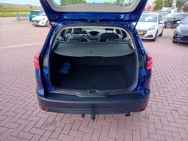 Ford FOCUS Wagon 1.5 Titanium Automaat 150 PK, Airco(automatisch), Multimediasysteem, Carplay/Android auto, Navigatie, Camera, Parkeersensoren, Parkeerhulp, Cruise control, Stoelverwarming, Verwarmd stuurwiel, Verwarmde voorruit, Keyless, Half lederen bekleding, Tre
