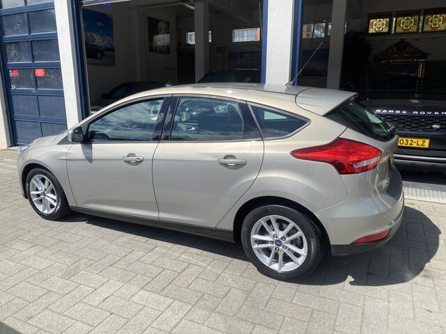 Ford FOCUS 1.0 Trend NAVI/AIRCO/CRUISE/NL AUTO/NW APK