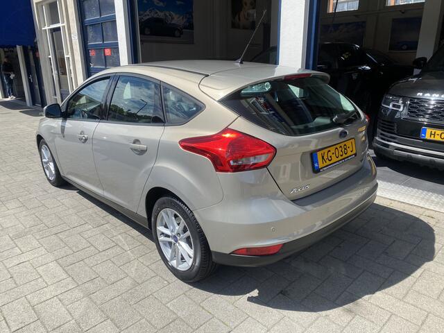 Ford FOCUS 1.0 Trend NAVI/AIRCO/CRUISE/NL AUTO/NW APK