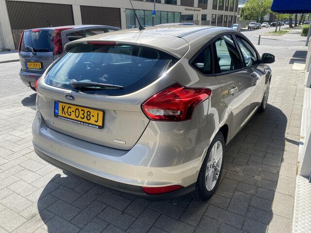 Ford FOCUS 1.0 Trend NAVI/AIRCO/CRUISE/NL AUTO/NW APK