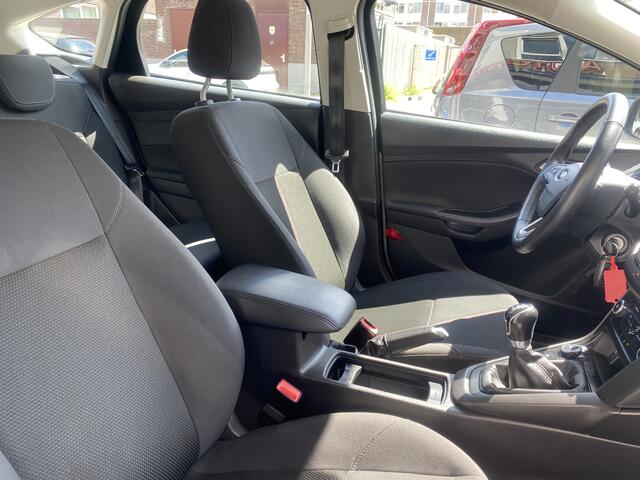 Ford FOCUS 1.0 Trend NAVI/AIRCO/CRUISE/NL AUTO/NW APK