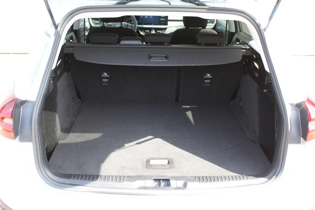 Ford FOCUS Wagon 1.0 EcoBoost,155pk Active AUTOMAAT ! Trekgewicht 1.500kg ! Slechts 12.000km ! Ruim ¤. 9.000,- beneden de nieuwprijs ! Volautm. airco dual, navigatie, telefoonvoorb., adaptive cruise control, LED verlichting, metallic lak, camera, front-, lane- en si