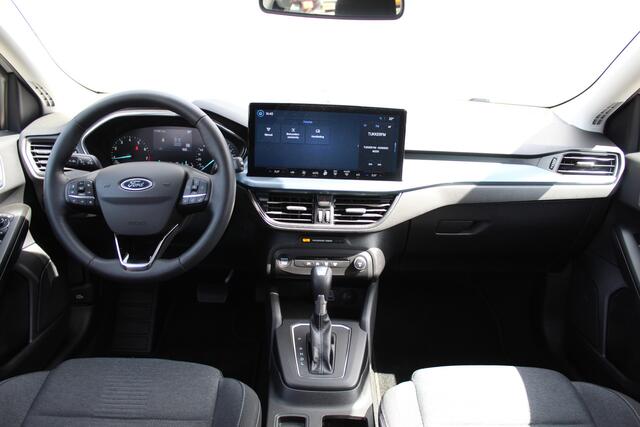 Ford FOCUS Wagon 1.0 EcoBoost,155pk Active AUTOMAAT ! Trekgewicht 1.500kg ! Slechts 12.000km ! Ruim ¤. 9.000,- beneden de nieuwprijs ! Volautm. airco dual, navigatie, telefoonvoorb., adaptive cruise control, LED verlichting, metallic lak, camera, front-, lane- en si