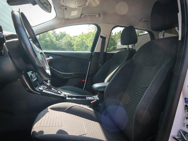 Ford FOCUS Wagon 1.0 Titanium | Clima | Cruise | Navi | Pdc Voor/Achter | Trekhaak | 17 Inch |