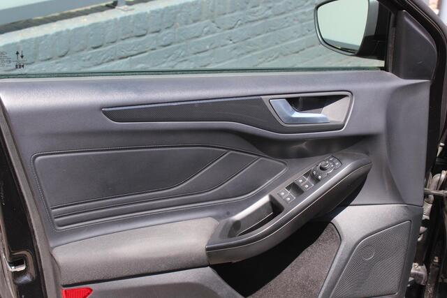 Ford FOCUS 1.0 EcoBoost Hybrid ST Line X Navi/Carplay, Winterpack, Camera, 18" Automaat!