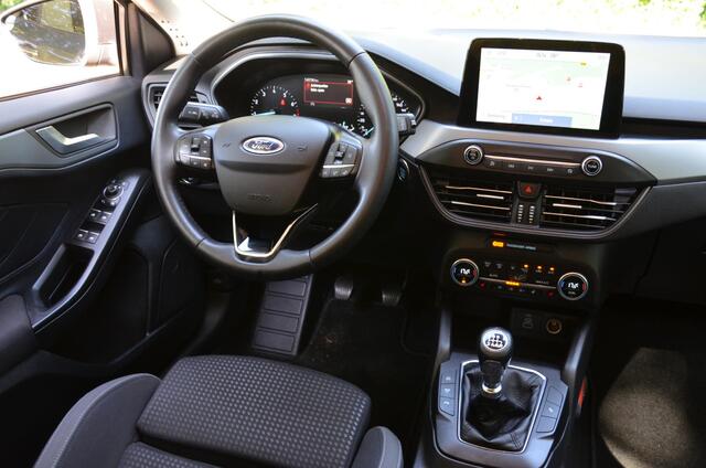 Ford FOCUS Wagon 1.0 EcoBoost Connected Navi/Pdc/Ecc/Stoel,ruit en stuurverwarming/Cr-Controle/Privacy-Glass/16-Inch Lmv/Achteruitrijcamera