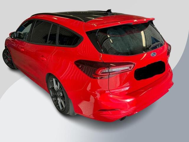 Ford FOCUS Wagon 2.3 EcoBoost ST-X Automaat 280pk! | Panoramadak | Afneembare trekhaak | Winter Pack | Standkachel | AGR-stoelen | Bang&Olufsen | Elektrische achterklep | Head up Display | Matrix LED