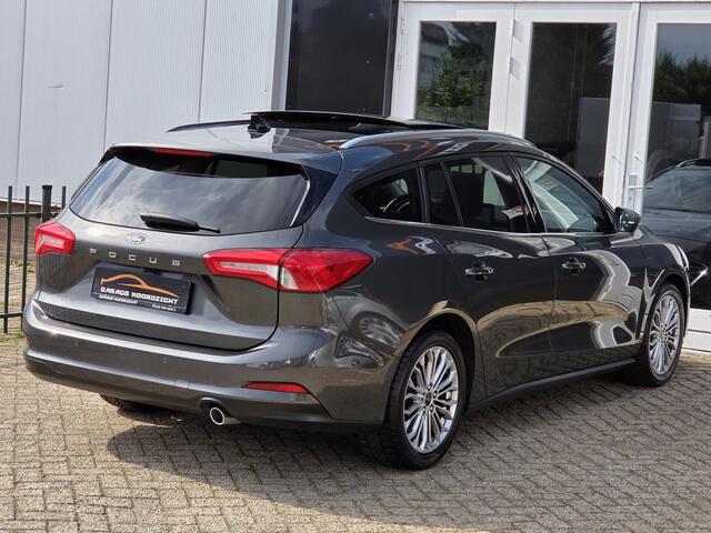 Ford FOCUS Wagon 1.0 EcoBoost Titanium Business PANORAMADAK|NAVIGATIE|CRUISE CONTROL|CAMERA|KEY LESSGO|BANG&OLUFSEN| MUZIEK|PDC VOOR+ACHTER|GETINT GLAS|ELEKTRISCHE KLEP|17 INCH Maandag tot Vrijdag geopend van 09.00 tot 20.00 uur geopend en Zaterdag van 09.00 tot 18.