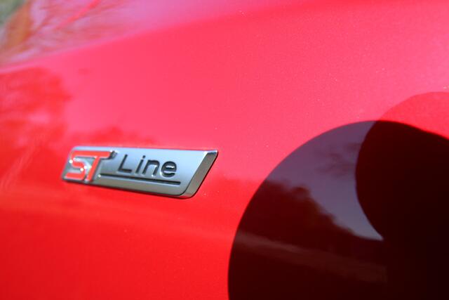 Ford FOCUS Wagon 1.0 EcoBoost 155 PK Hybrid AUTOMAAT ST- Line AFNEEMBARE TREKHAAK | WINTERPAKKET | NAVIGATIE |