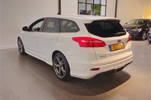 Ford FOCUS Wagon 1.0 ST-Line - Apple Carplay/Android Auto - Stoel/Stuurverwarming - achteruitrijcamera
