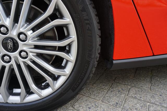 Ford FOCUS Wagon 1.0 EcoB.125PK Titanium Bus. DesignPack/17Inch. LED Koplampen.