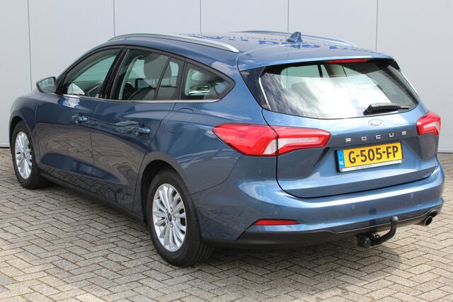 Ford FOCUS Wagon 1.0-125pk EcoBoost Titanium Business. Ruime, zeer geschikte gezinsauto ! Autm. airco dual, stoel-, stuur- en voorraamverw., LM wielen, trekhaak, metallic lak, navigatie, telefoonvoorb., cruise control etc