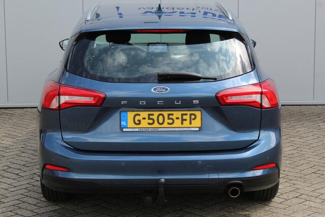 Ford FOCUS Wagon 1.0-125pk EcoBoost Titanium Business. Ruime, zeer geschikte gezinsauto ! Autm. airco dual, stoel-, stuur- en voorraamverw., LM wielen, trekhaak, metallic lak, navigatie, telefoonvoorb., cruise control etc
