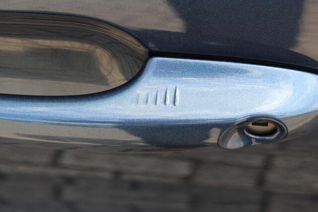 Ford FOCUS Wagon 1.0-125pk EcoBoost Titanium Business. Ruime, zeer geschikte gezinsauto ! Autm. airco dual, stoel-, stuur- en voorraamverw., LM wielen, trekhaak, metallic lak, navigatie, telefoonvoorb., cruise control etc