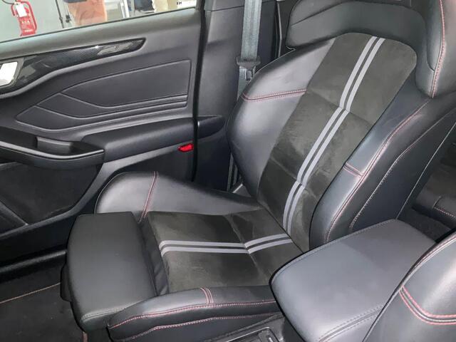 Ford FOCUS 2.3 EcoBoost ST-X | 280pk | Winter Pack | Camera | Head up Display | AGR-Stoelen | Sper Differentieel