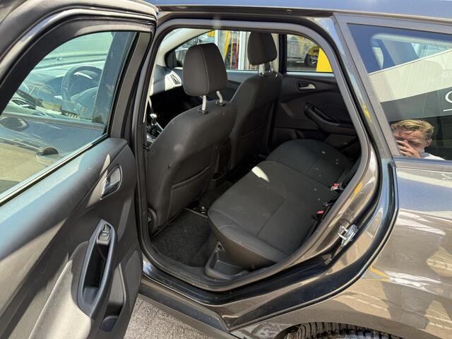Ford FOCUS Wagon 1.0 Lease Edition | NAP | 100% dlr onderhouden | Navigatie | Cruise Control | Parkeersensoren | Airco | Lichtmetaal | BT-Telefoonfunctie |
