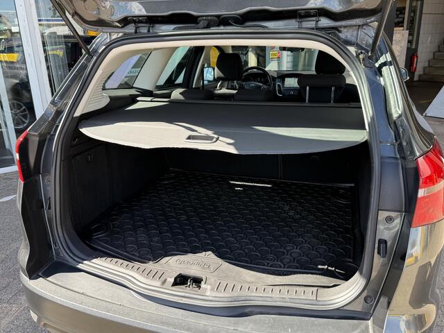 Ford FOCUS Wagon 1.0 Lease Edition | NAP | 100% dlr onderhouden | Navigatie | Cruise Control | Parkeersensoren | Airco | Lichtmetaal | BT-Telefoonfunctie |