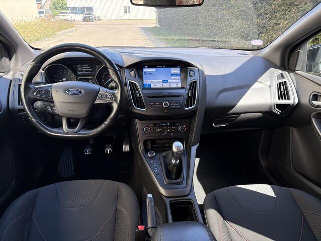 Ford FOCUS Wagon 1.0 ST-Line / NAVI / AIRCO ECC / CRUISE / 148dkm! NAP!