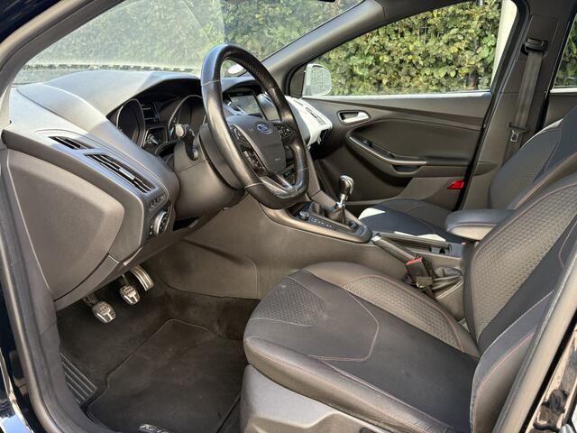 Ford FOCUS Wagon 1.0 ST-Line / NAVI / AIRCO ECC / CRUISE / 148dkm! NAP!