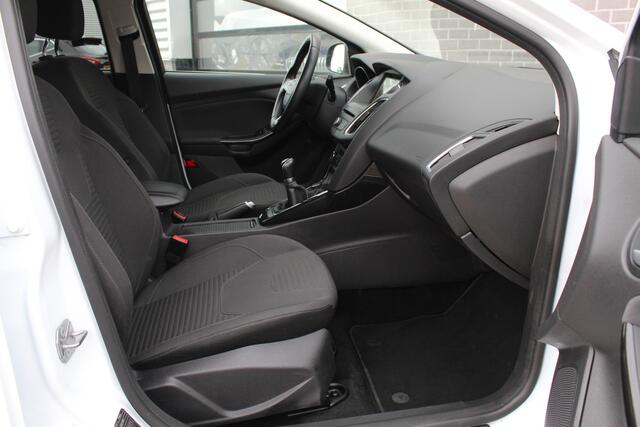 Ford FOCUS 1.0 Titanium / Carplay / Climate / N.A.P.