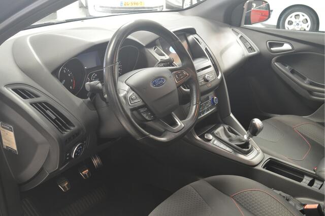 Ford FOCUS Wagon 1.5 ST-Line // NAVI // CLIMA // CRUISE // PDC V&A // 1ste EIGENAAR // DEALER ONDERHOUIDEN //
