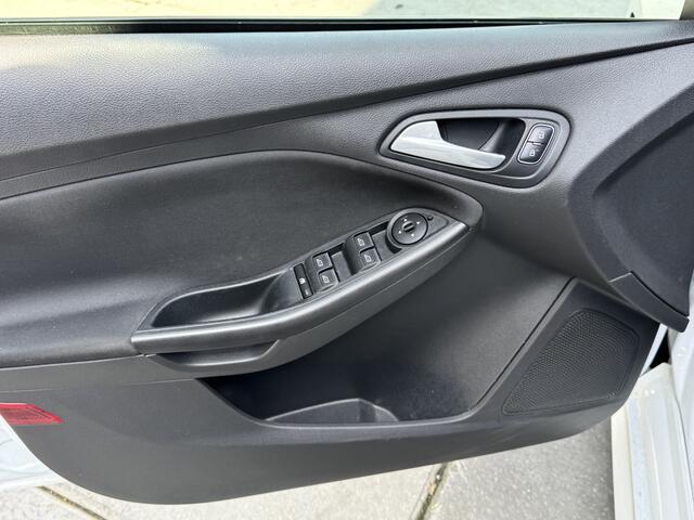 Ford FOCUS Wagon 1.0 Ecoboost 125pk H6 ST-Line Navigatie LMV PDC Climate Control