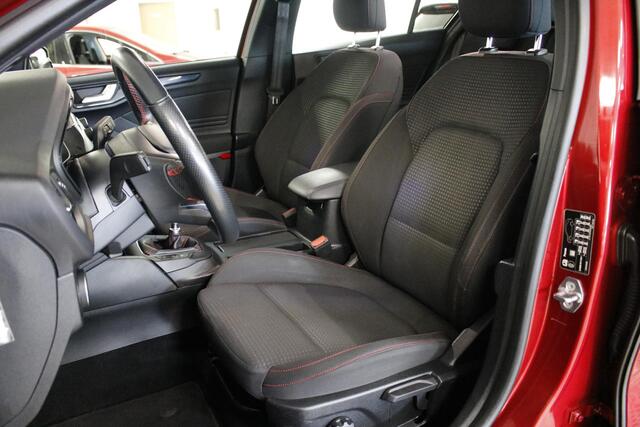 Ford FOCUS 1.0 EcoBoost ST Line Business 125 PK. Airco | Cruise | Carplay | Lichtmetaal | Org. NL.