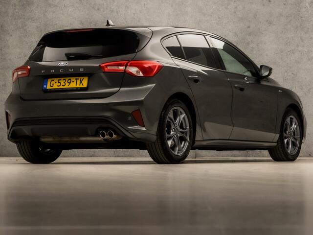 Ford FOCUS 1.0 EcoBoost ST Line (APPLE CARPLAY, GROOT NAVI, LED KOPLAMPEN, GETINT GLAS, SPORTSTOELEN, PARKEERSENSOREN, ZWART HEMEL, CRUISE, NIEUWE APK, NIEUWSTAAT)