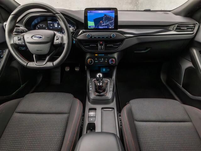 Ford FOCUS 1.0 EcoBoost ST Line (APPLE CARPLAY, GROOT NAVI, LED KOPLAMPEN, GETINT GLAS, SPORTSTOELEN, PARKEERSENSOREN, ZWART HEMEL, CRUISE, NIEUWE APK, NIEUWSTAAT)